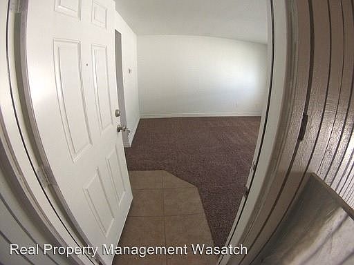 3rd image of 468 E Woodland Ave APT 3