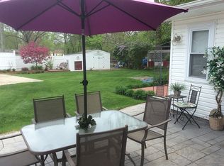 20916 Meadowlark St, Farmington, MI 48336