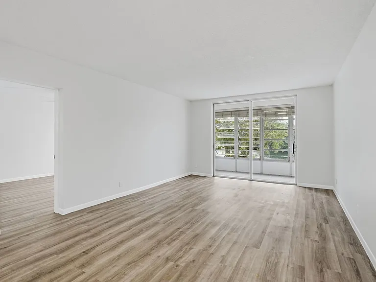 5335 NW 10th Ct #206 — Photo 11