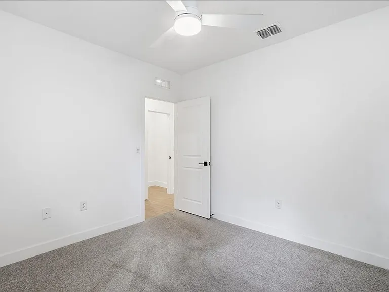 20 Ludlow Ln W — Photo 10