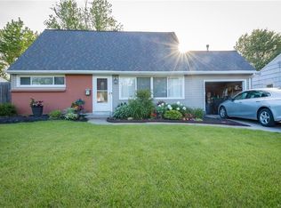 42 Schwegler Rd, Grand Island, NY 14072