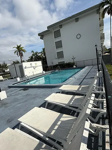 16450 NW 2nd Ave Photo 1