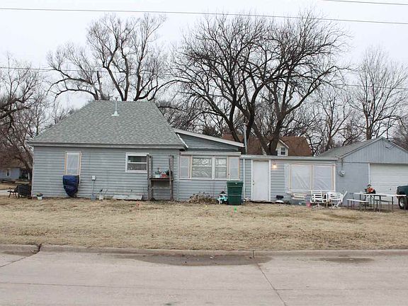 2nd image of 527 NE 5th St