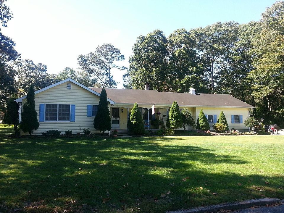 1st image of 16 W Mapleshade Ln