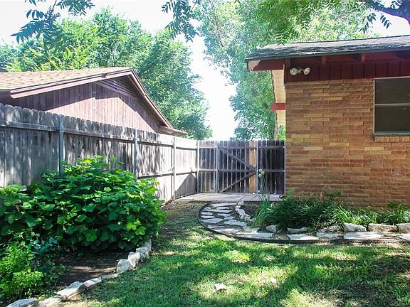 4th image of 2502 SE 9th St