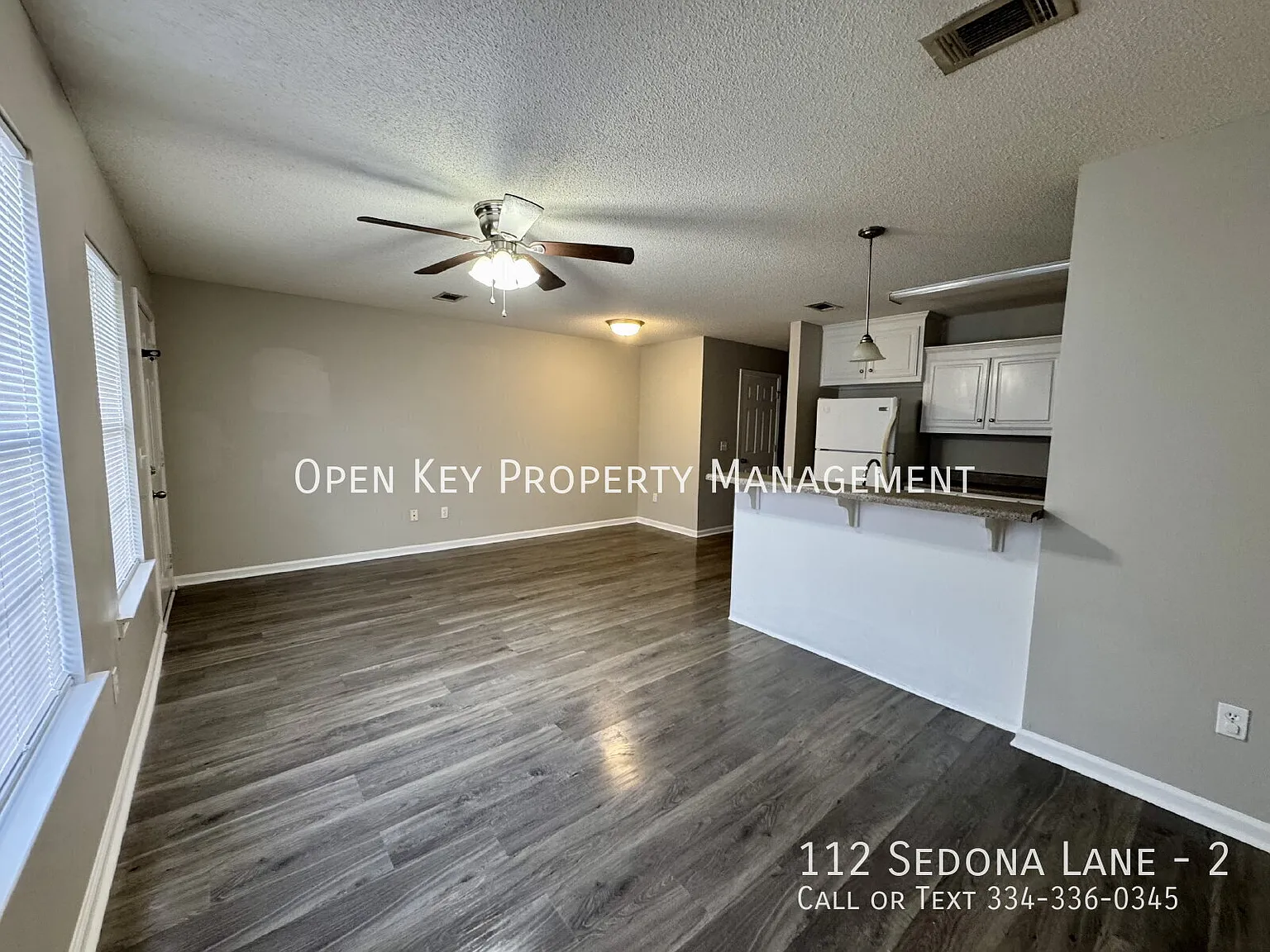 Welcome home to this comfortable 3 bedroom, 2.5 bath townhouse in a convenient, centrally located... — Photo 3