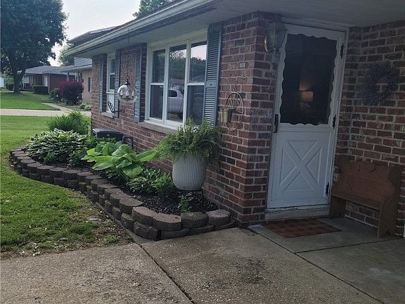 2nd image of 5926-5928 Mann St