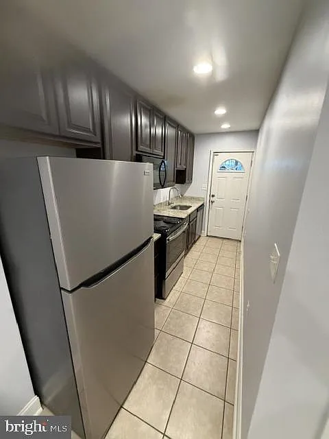 2 bed, 2.0 bath, 3059 sqft, $2,300 — Photo 2