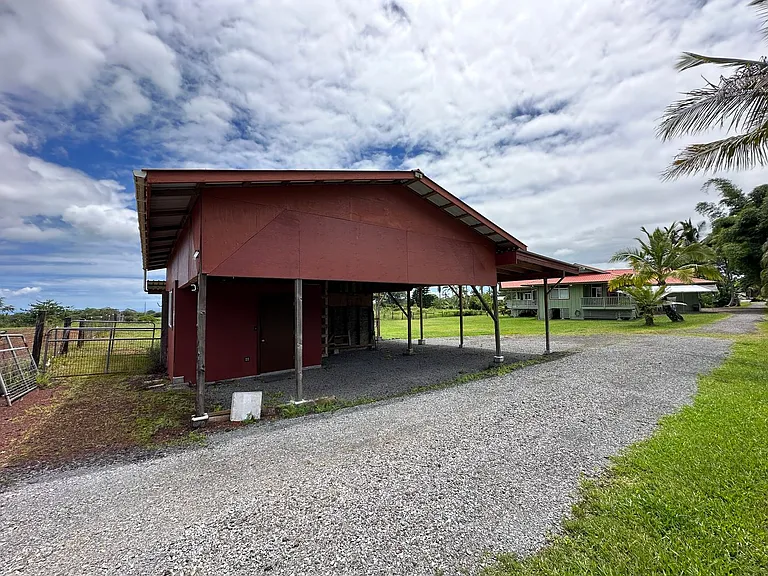 1050 Ainalako Rd — Photo 2
