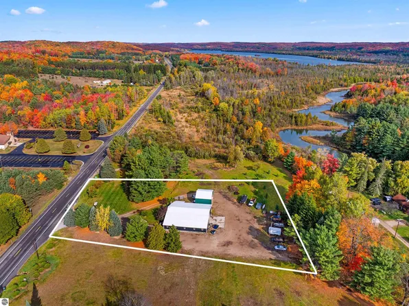 3123 S M 88, Bellaire, MI 49615
