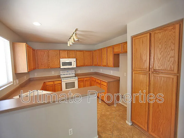 12511 N 121st Dr — Photo 7