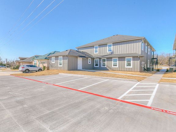 3rd image of 2009 Rockview Dr #105