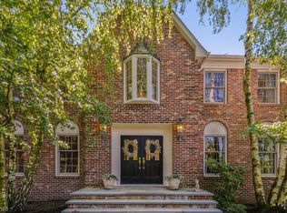 16 Manchester Ct, Morristown, NJ 07960