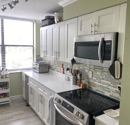 2nd image of 2255 Lindell Blvd APT 4311