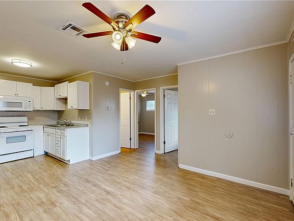 2nd image of 208 Lynn Dr #C