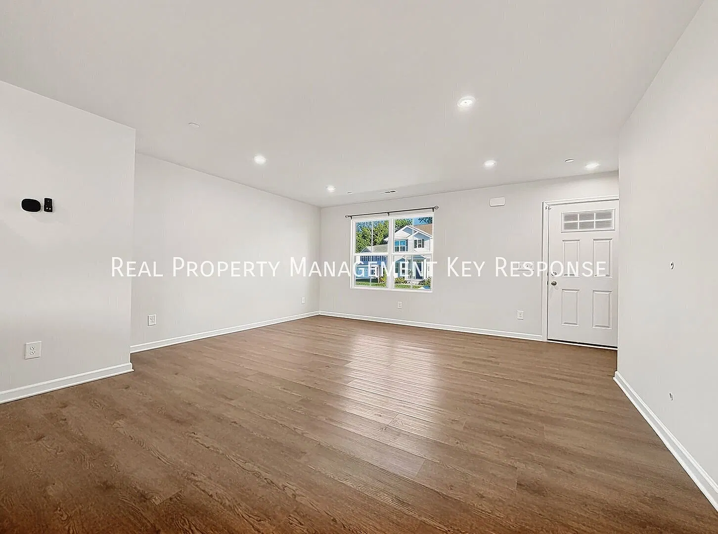 Beautiful 4-Bedroom Home with Open Living, Flex Room & Backyard Near I-65 — Photo 4