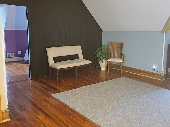 4th image of 2115A Russell Ave