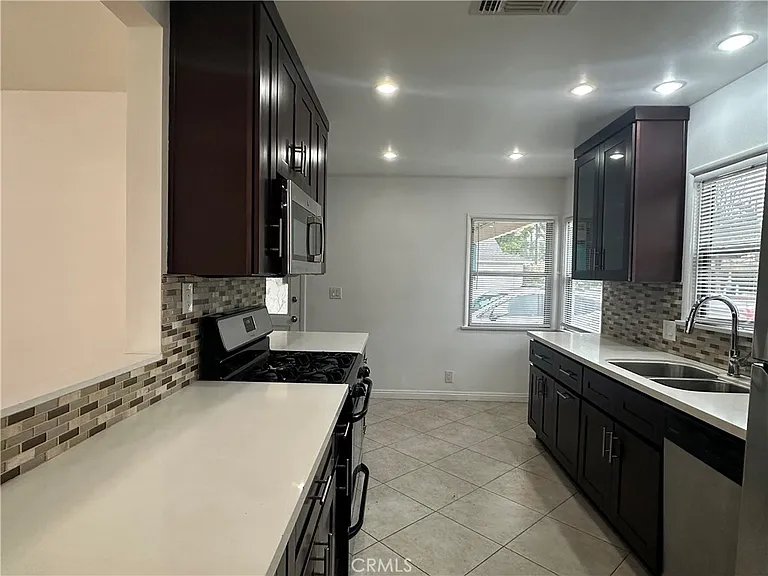 12811 Cumpston St — Photo 8
