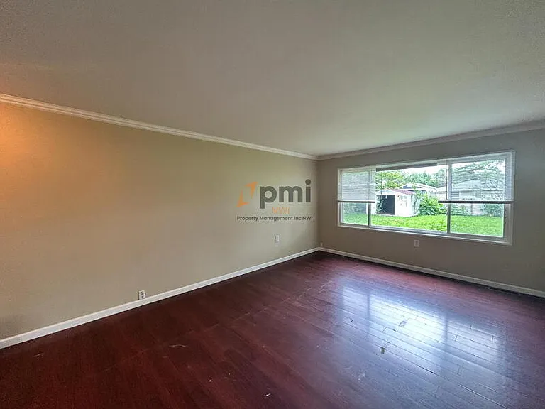 385 Briarwood Dr — Photo 6