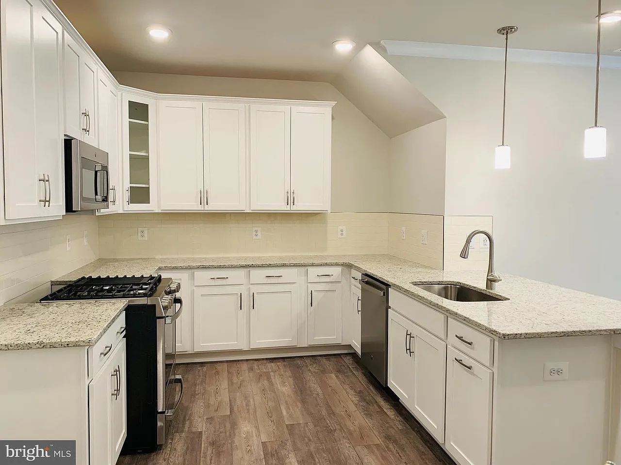 3 bed, 2.5 bath, 1626 sqft, $2,900 — Photo 3