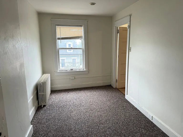 537 E King St — Photo 13