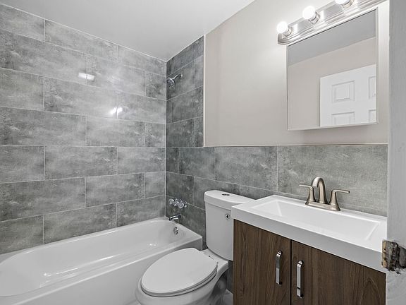 5th image of 551 Avon St #2F