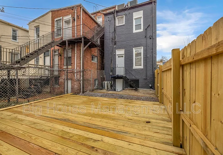 339 E 25th St #1 — Photo 29