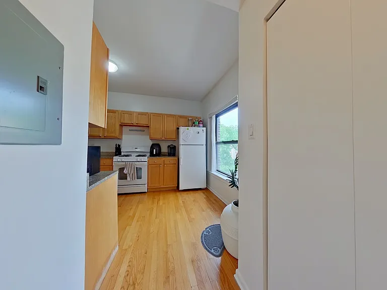 702-06 W. Barry — Photo 11
