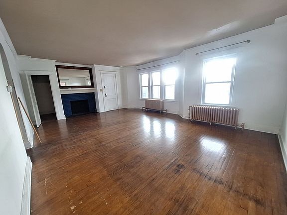 3rd image of 318 N 21st Ave E #1