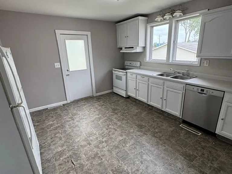 506 Constance Ave — Photo 3