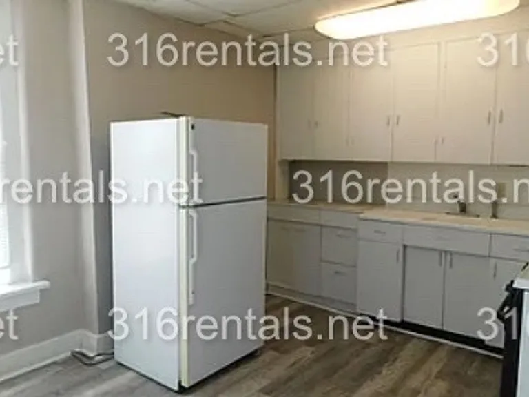 School Apartments — Photo 7