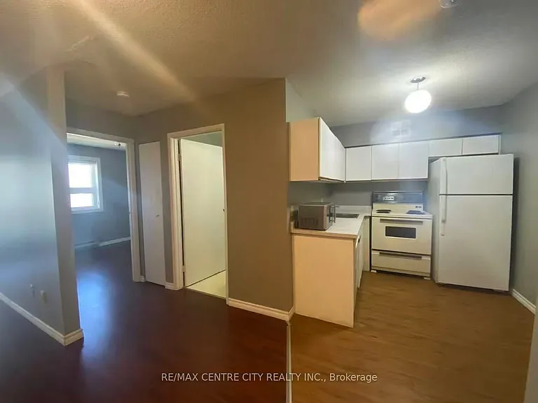 9 Jacksway Cres #212 — Photo 2