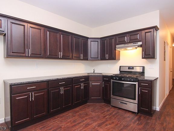 4th image of 124 Parker St