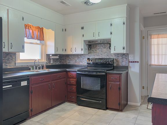 5th image of 465 Virginian Dr