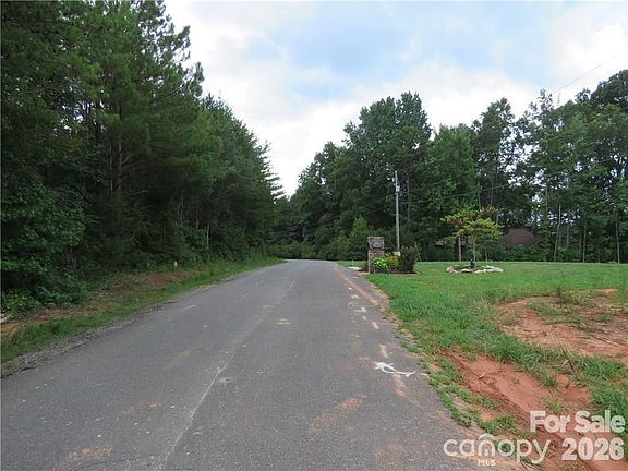3rd image of Agnes Douglas Rd
