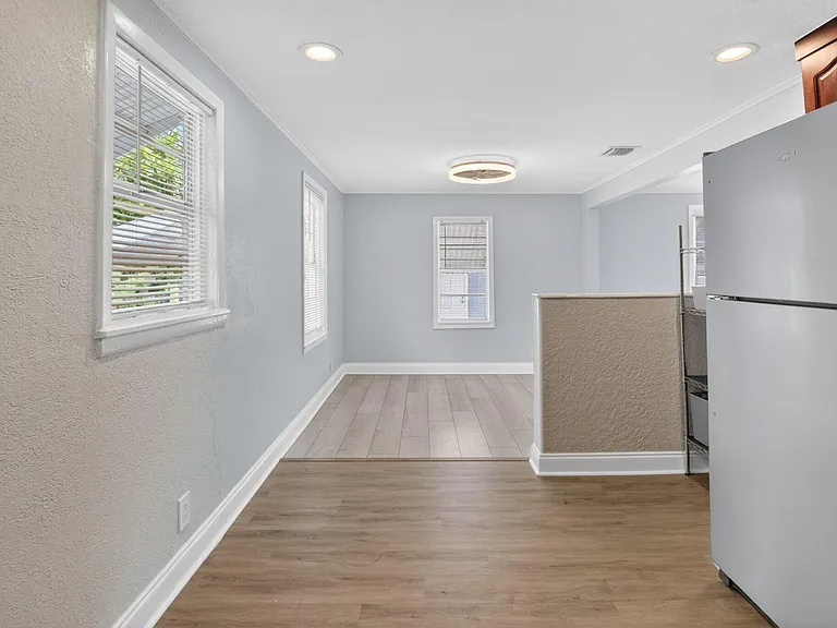 239 NW 6th Ave — Photo 8