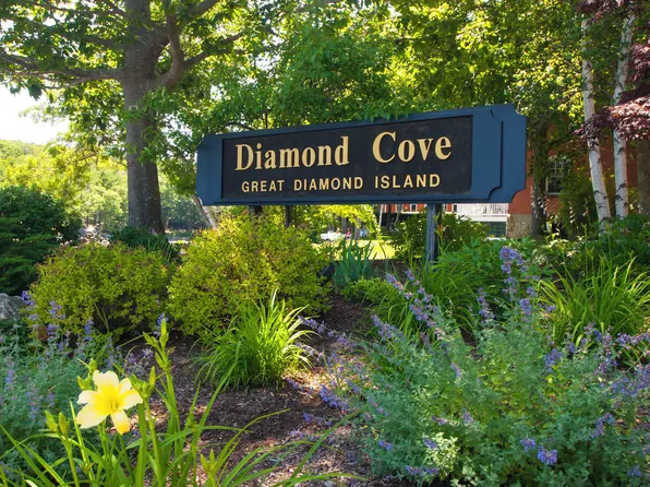 11 Sunrise Ln, Portland, ME 04109