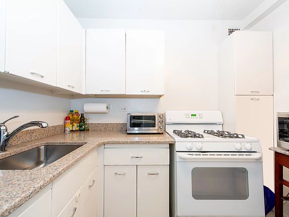 4th image of 210 E 15th St APT 8F