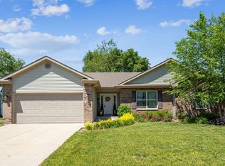 990 S Foxgrove Dr, Coal City, IL 60416
