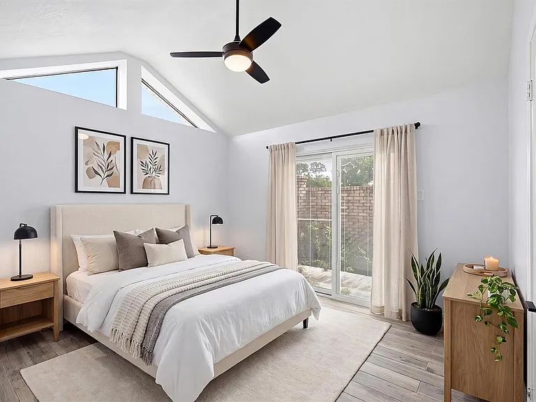 7815 Royan Dr — Photo 12
