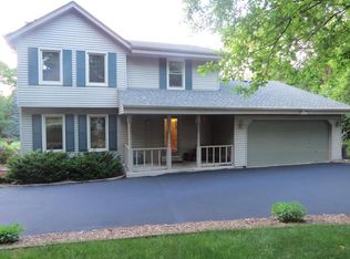 N18W27640 Lakefield Dr, Pewaukee, WI 53072