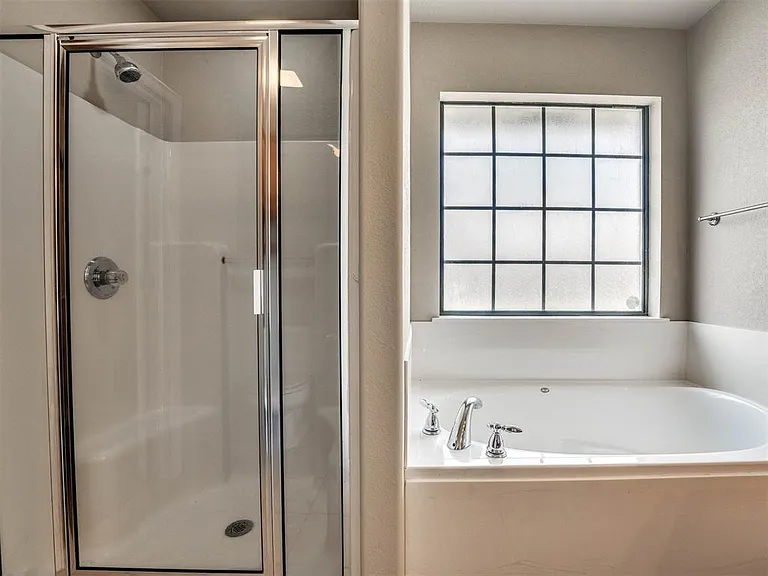 1209 Stoneridge Dr — Photo 13