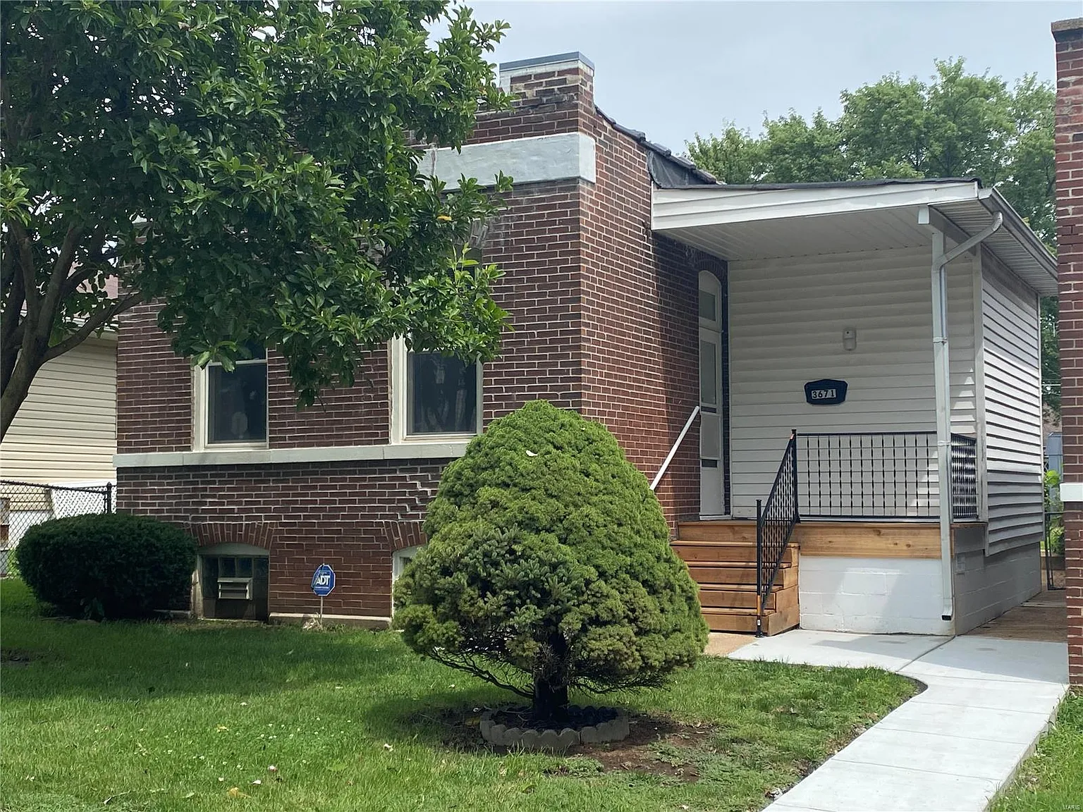 3671 Roswell Ave photo 1