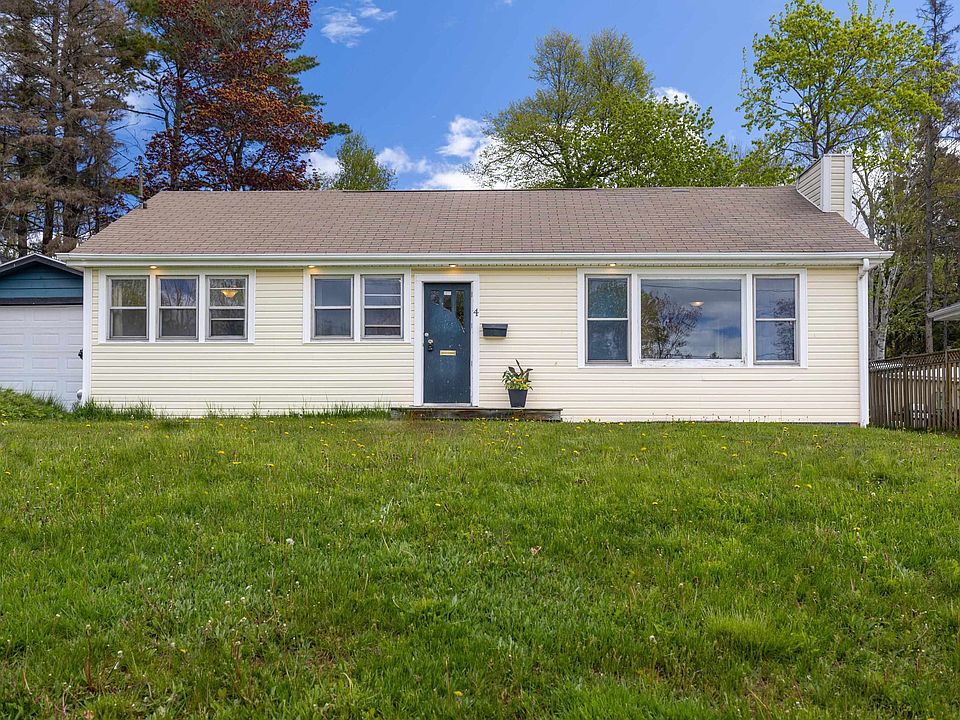 1st image of 4 Waverly Ct