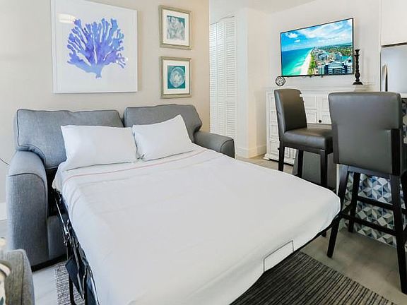 4th image of 7830 Abbott Ave #7