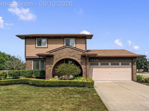 45433 Plum Grove Dr, Macomb, MI 48044