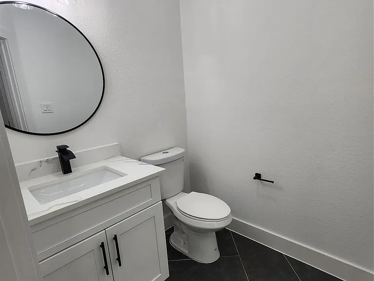 650 Everett St #A/B — Photo 8