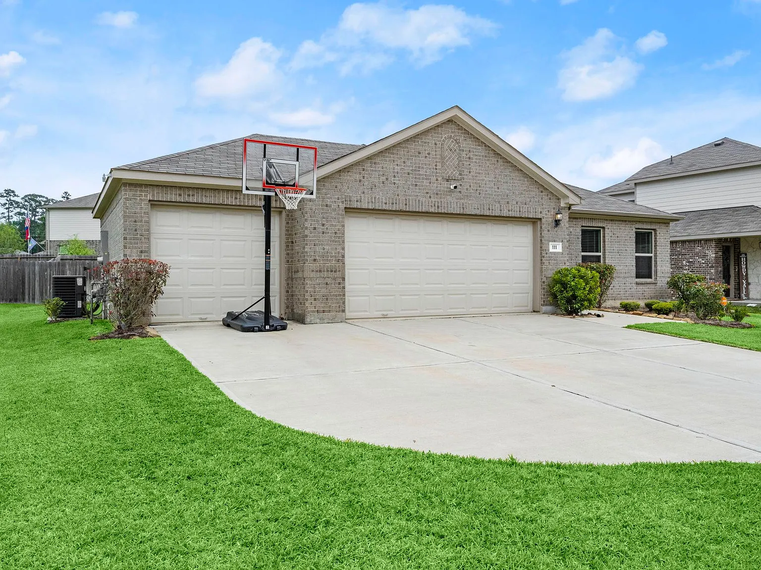 111 Valiant Ridge Trl — Photo 2