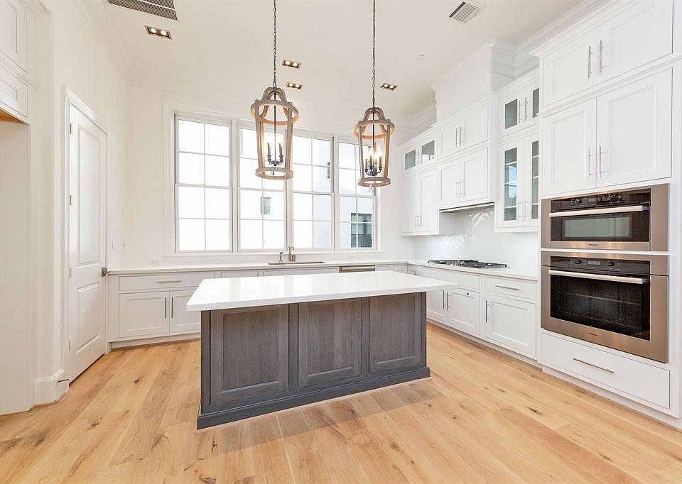 1st image of 1316 Wood Hollow Dr