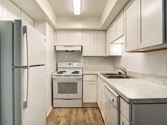 2 Bedroom Updated Apartment